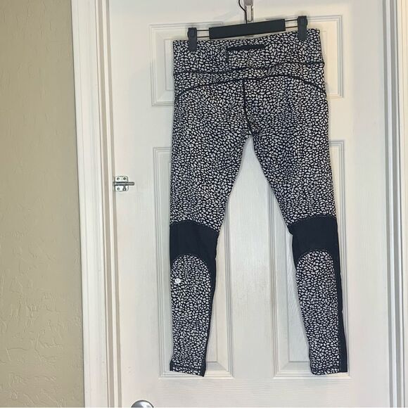 Lululemon Run Inspire Zipper Pocket Black White Leggings Size 10 - Picture 2 of 12
